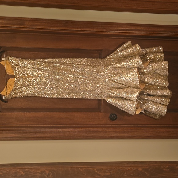 **Portia and Scarlett's Shimmering Trumpet Gown: Illuminate Your Special Occasions** main image 1